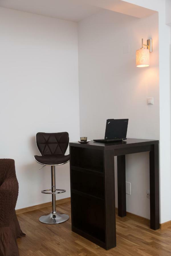Central Luxury Flat With Terrace - Adela Accommodation - Ideal For Long Stays Bucureşti Ngoại thất bức ảnh