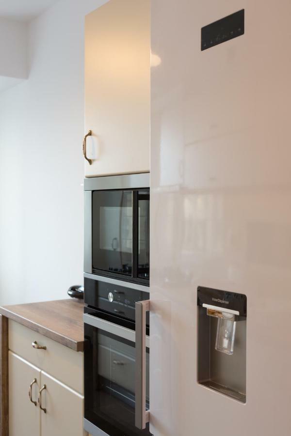 Central Luxury Flat With Terrace - Adela Accommodation - Ideal For Long Stays Bucureşti Ngoại thất bức ảnh