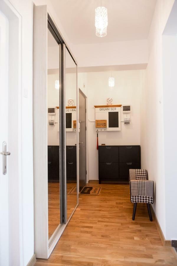 Central Luxury Flat With Terrace - Adela Accommodation - Ideal For Long Stays Bucureşti Ngoại thất bức ảnh