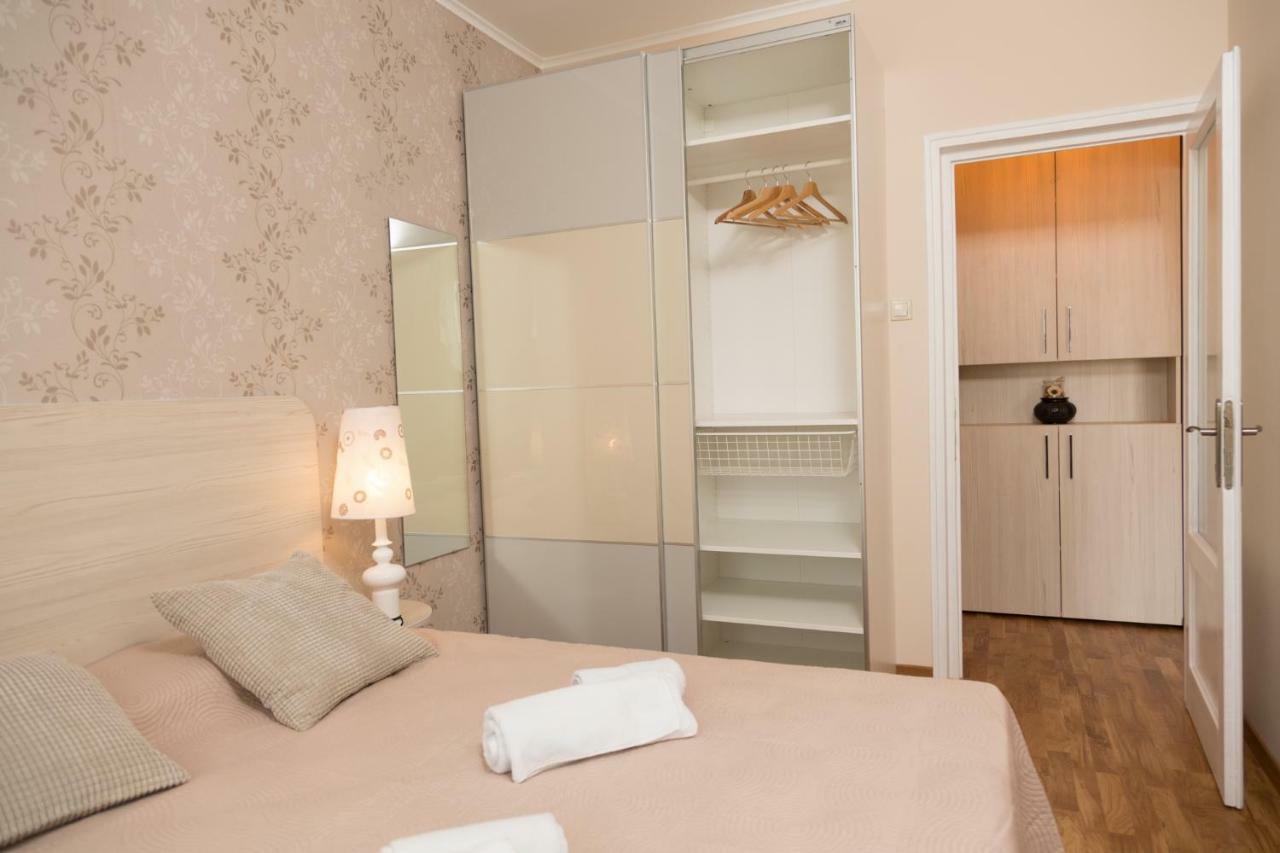 Central Luxury Flat With Terrace - Adela Accommodation - Ideal For Long Stays Bucureşti Ngoại thất bức ảnh