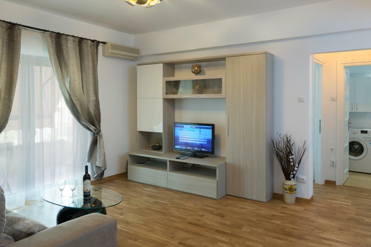 Central Luxury Flat With Terrace - Adela Accommodation - Ideal For Long Stays Bucureşti Ngoại thất bức ảnh