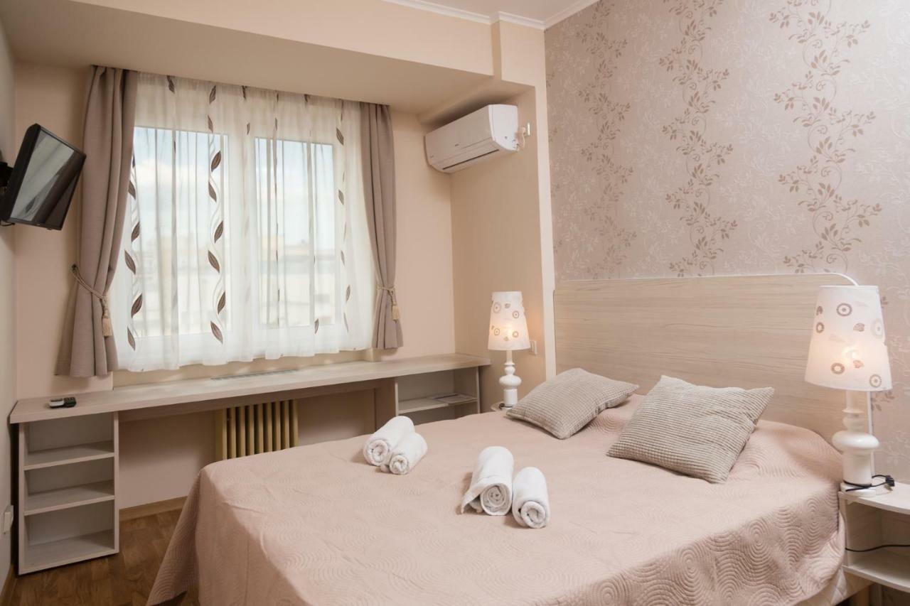 Central Luxury Flat With Terrace - Adela Accommodation - Ideal For Long Stays Bucureşti Ngoại thất bức ảnh